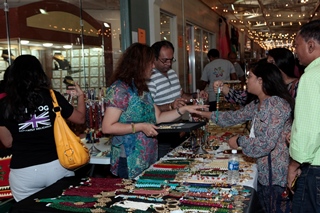GlobalMela_Jewelry Vendor and Shopping_320.jpg